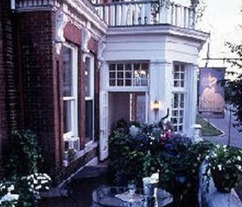 Hotel Belvedere Кингстън Екстериор снимка